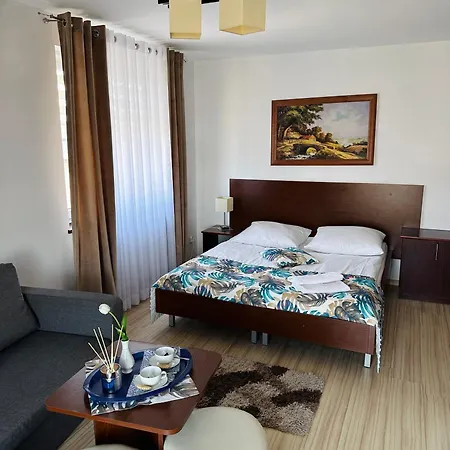 Nobis Bed and Breakfast 3*