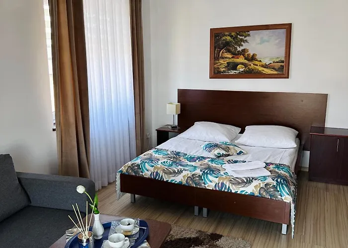 Nobis Bed & Breakfast 3*